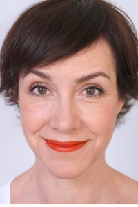 Make up Tutorial mit der Schminktante: Basis Make up mit dem Fokus auf den Lippen, hier mit rotem Lippenstift.