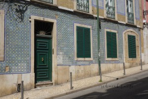 Azulejos, Kacheln, Fliesen, Tradition, Hausfassade, Haus, Lissabon, grün, fensterläden, Reisebericht, Ü40Blog, Topblog