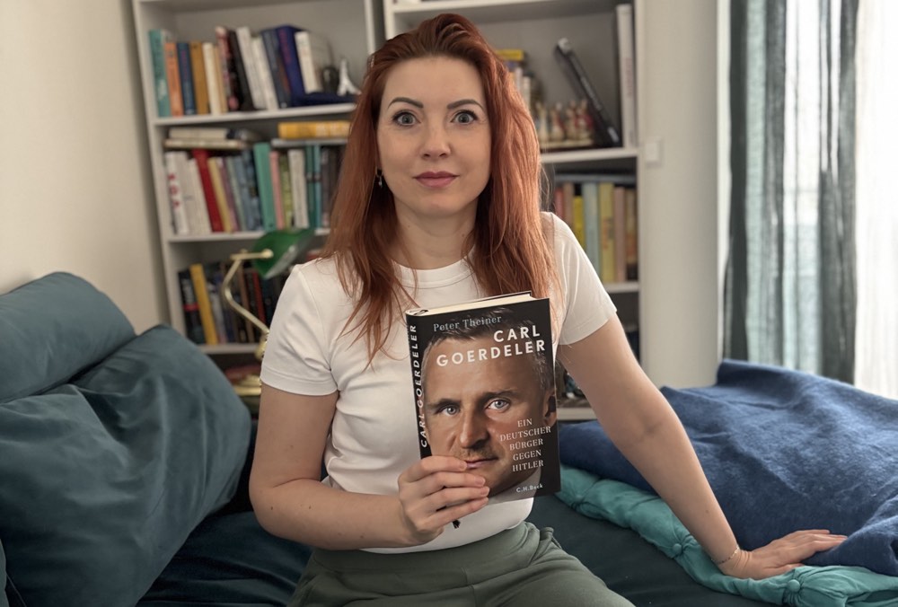 Weil Demokratie wichtig ist und weil wir in Zeiten leben, in denen man nicht genug auf die Gefahr durch Rechtextremismus hinweisen kann, hat Franziska Kurz drei interessante Büchertipps gegen Rechts für schminktante.de mitgebracht.