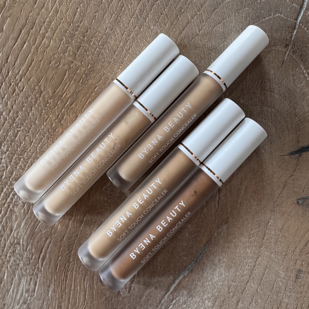 Kann man online die richtige Nuance für Foundation oder Concealer finden? Auf schminktante.de zeige ich euch Tipps & Tricks, wie eventuell Fehlkäufe vermeidest.