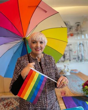 Staatsministerin Claudia Roth im Beautyinterview auf schminktante.de. Ausgabe April 2025. Anja Frankenhäuser, Bündnis90/DIE GRUENEN