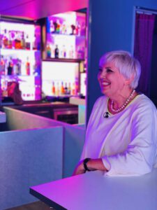 Staatsministerin Claudia Roth im Beautyinterview auf schminktante.de. Ausgabe April 2025. Anja Frankenhäuser, Bündnis90/DIE GRUENEN