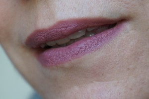 Clinique präsentiert die neuen Pop Lip Shadow Cushion Lip Powder - hochpugmentierte Lippenpuder in 8 Farbtönen.