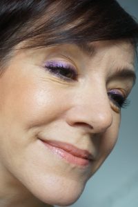 Schminktante und Make up Artist Anja Frannkenhäuser zeigt ein Make up Tutorial mit der Trendfarbe 2018 Ultraviolett.