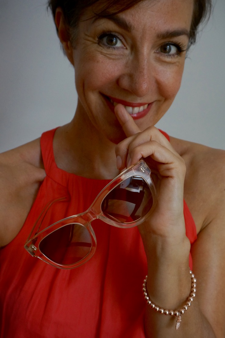 Wie findet man die richtige Sonnenbrille? Gemeinsam mit Mister Spex zeigt euch Schminktante Anja Frankenhäuser die aktuellen Sonnenbrillen - Trends 2018 und verlose ein Modell der Linie "Light & Feminin". Außerdem gibt es Tipps zur perfekten Form und Tönung. 