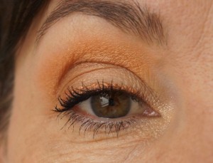 Orange ist Trendfarbe des Aommers 2017 und sieht toll auf dem Augenlid aus, wenn man ein paar Dinge beachtet.