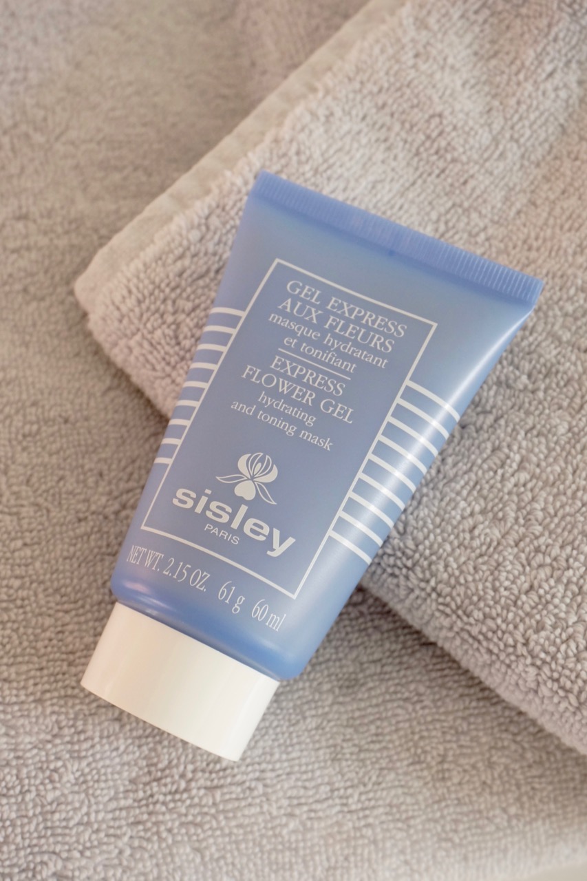 Sisley Gesichtsmaske: Gel Express aux fleurs sorgt für einens trahlenden Teint in nur 3 Minuten.