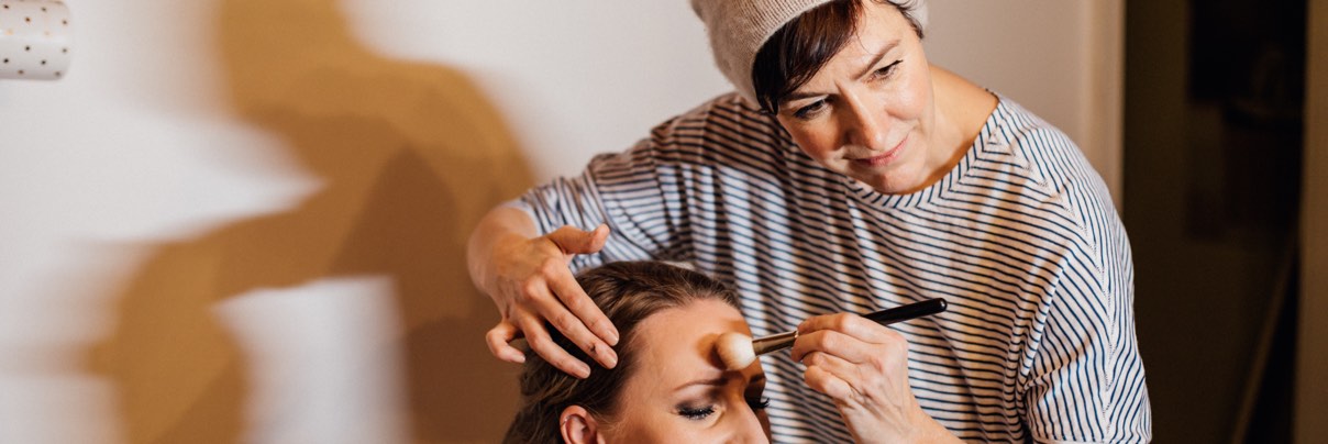 Neu! Online Make up Masterclasses by Schminktante. Mit extra Goodie! Ab Oktober 2026 buchbar auf schminktante.de. Ein exclusives Angebot von Make up Artistin Anja Frankenhäuser.