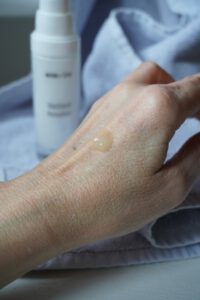 Alles über Hautpflege mit Retinol. Tipps und Tricks und alles zum Retinol Booster von Beyer & Söhne. Schminktante, Anja Frankenhäuser, Kosmetik, Hautpflege, Anti Aging, Hauterneuerung, glatte Haut