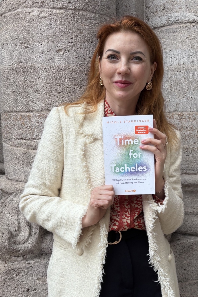 Büchertipps im September 2026. Kuratiert von Franziska Kurz für schminktante.de. Mit dabei Sheila de Liz "Light my fire", Nicole Staudinger "Time for tacheles" und Peggy Reichelt "Figur in Balance".