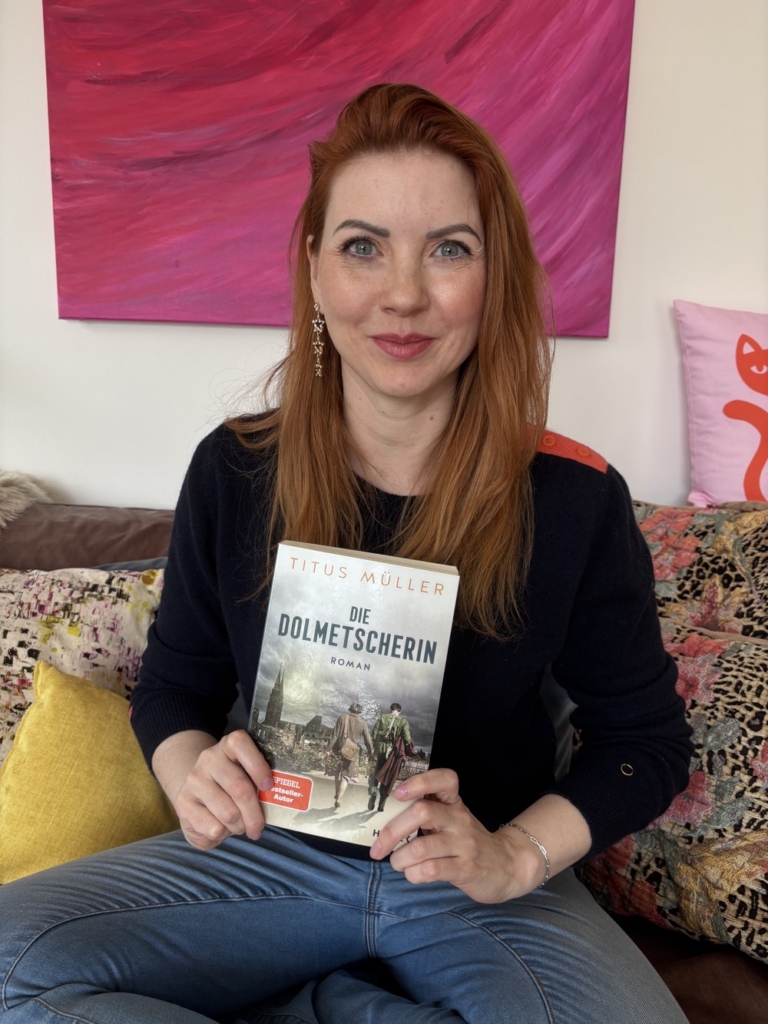 Franzi Kurz hat für schminktante.de im Mai 2026 Bücher kuratiert, die einen weiblichen Blick in die Geschichte werfen. 