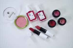 Die Pantone Color of the year 2023 heißt Viva Magenta. Pink, Rot, Magenta, Farbe des Jahres, Schminktante, Anja Frankenhäuser, Make up, Modetrend, Trendfarbe