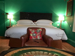 Zimmeransicht mit Bett im Portobello Hotel London.