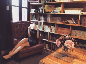 Büchertipps mit Franziska Kurz auf schminktante.de. Im April 2025 dreht sich alles Mode und Stil. Buchtipps, Lesetipps, lesen, literatur, Anja Frankenhäuser
