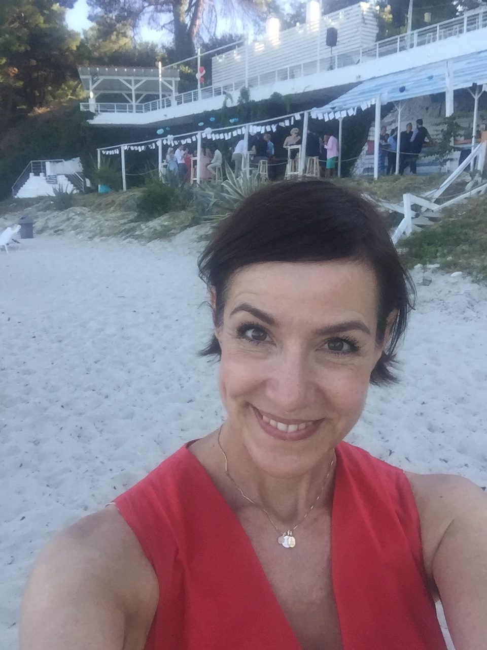 Schminktante Anja Frankenhäuser als Profi Make up Artist wird auch für Hochzeiten und Brautstylings im Ausland gern gebucht - neulich ging es nach griechenland zu einer Strandhochzeit.