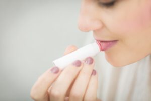 Alles über nudefarbenen Lippenstick und wie ihr euer perfektes Nude findet, lest ihr auf schminktante.de Beautytipps, Schminktipps, Anja Frankenhäuser, Lippenfarbe